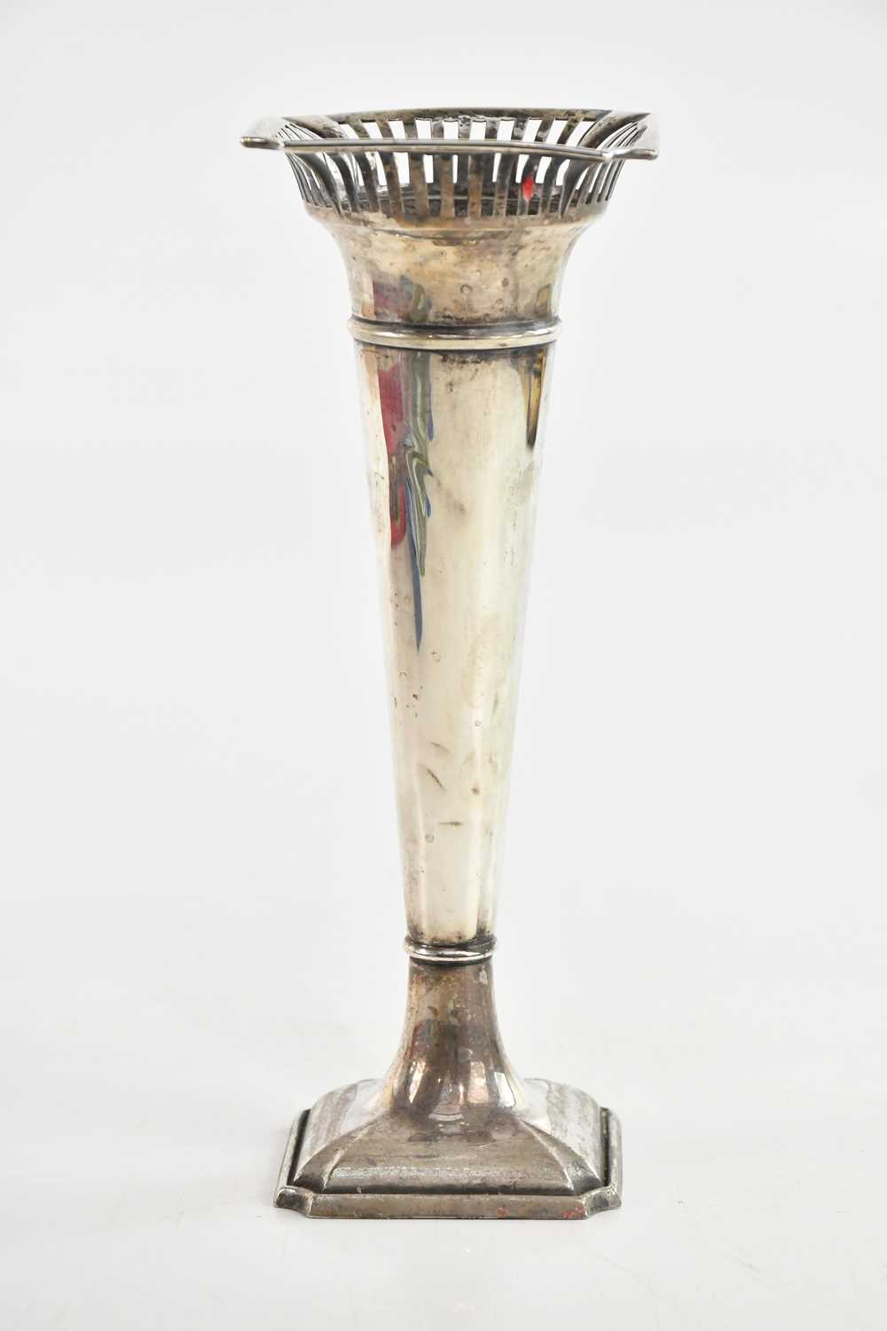 Lot 80 - CARRINGTON & CO; a George V hallmarked silver...