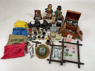 Lot 19 - A collectors' lot, including marbles, bookends,...