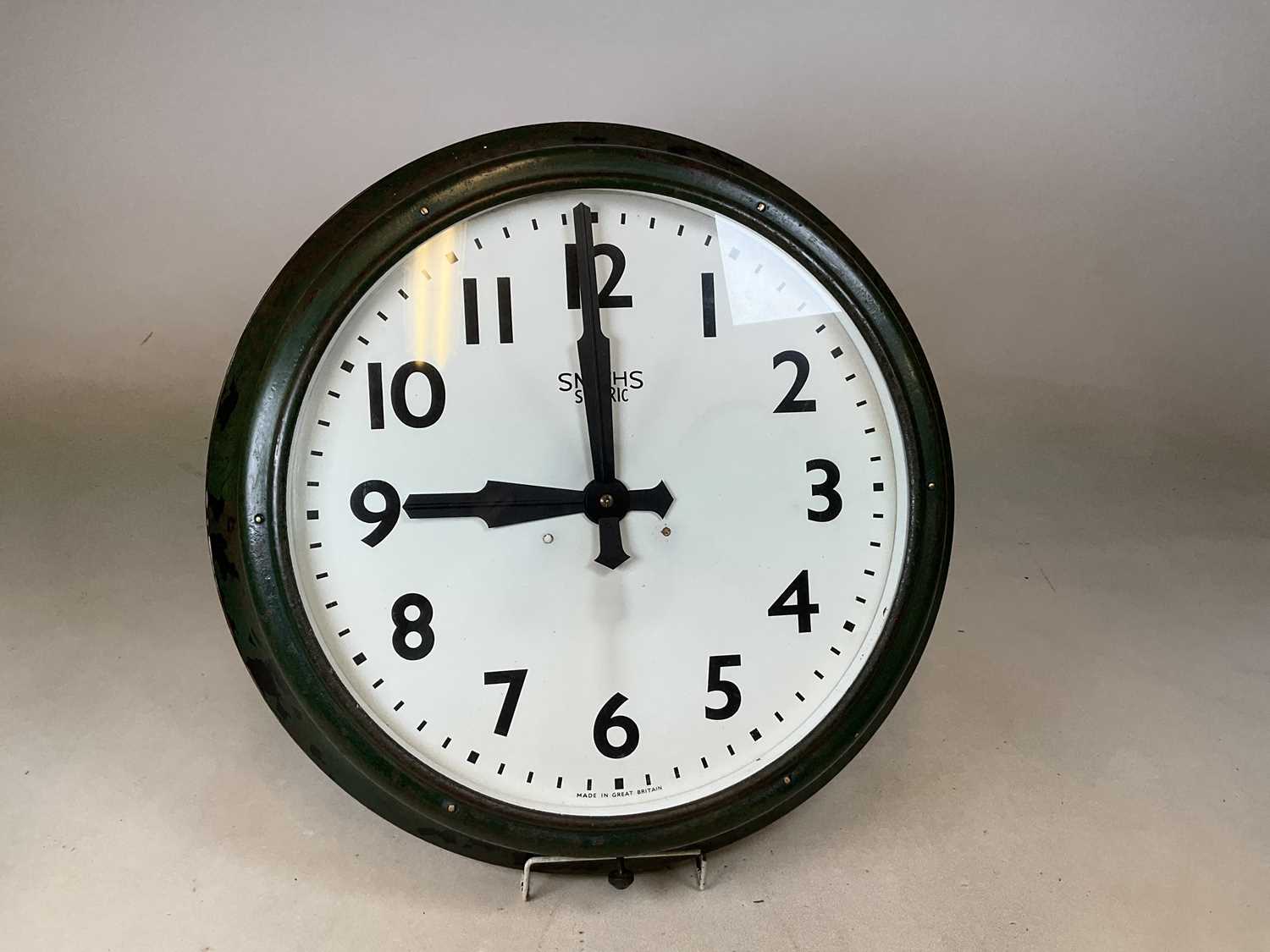 Lot 640 - A large vintage Smith's Sectric wall clock...