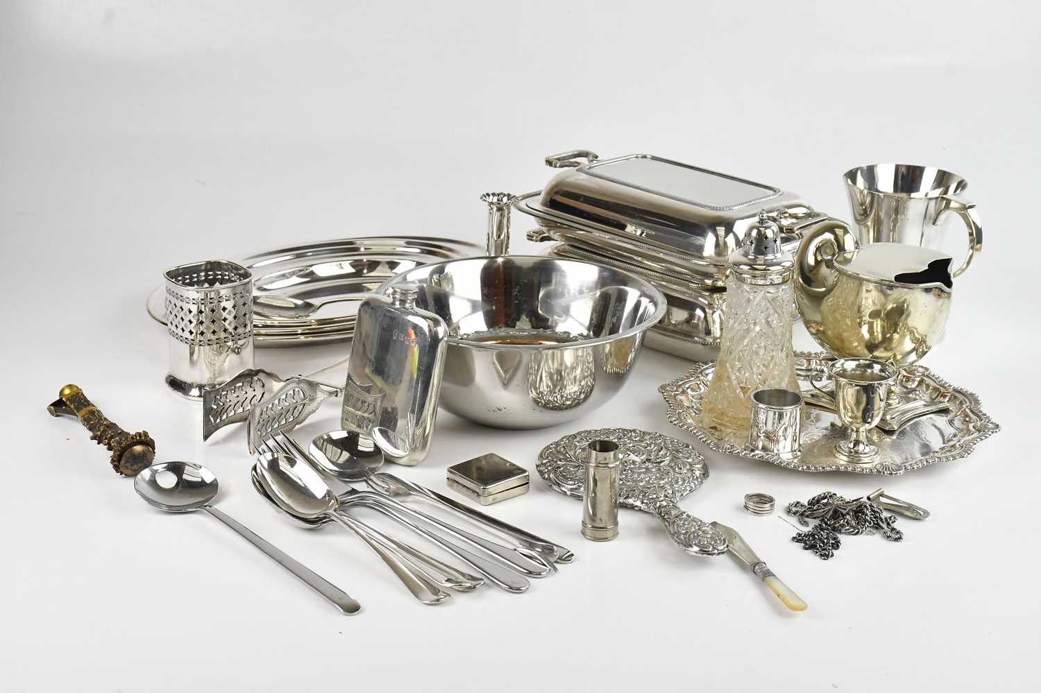 Lot 31 - A collection of silver plated items to include...