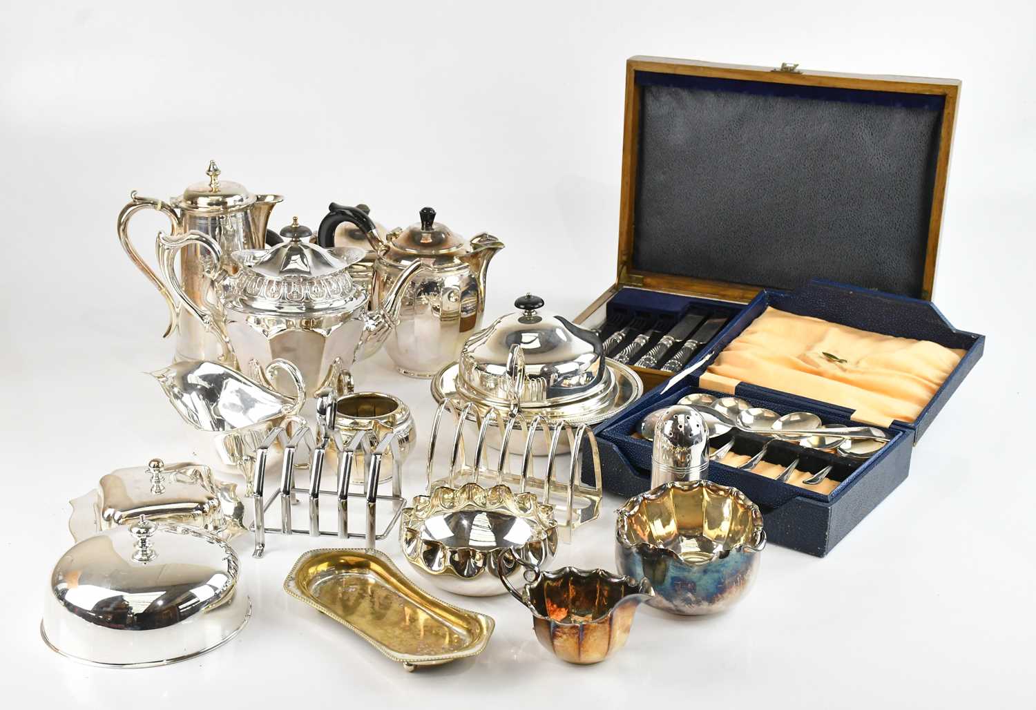 Lot 8 - A collection of plated items including a...