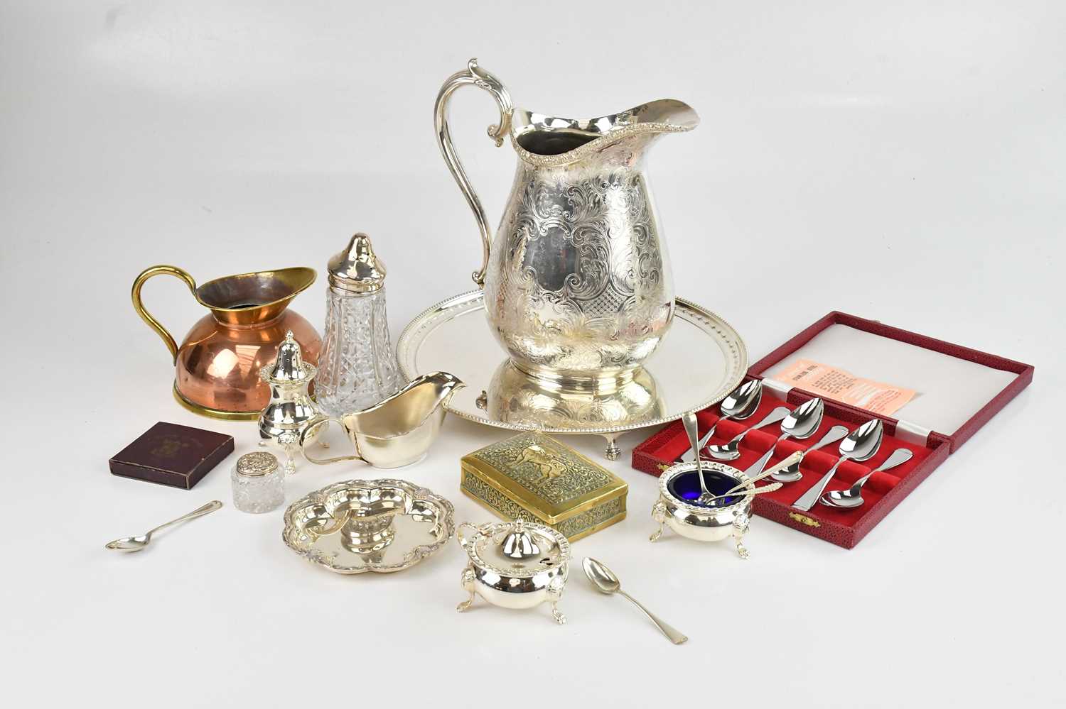 Lot 34 - A collection of silver plated items, to...