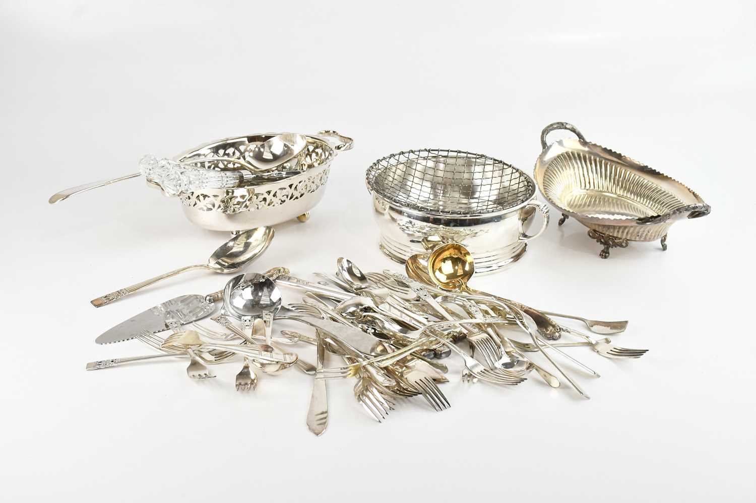 Lot 22 - A quantity of plated items, including Walker &...