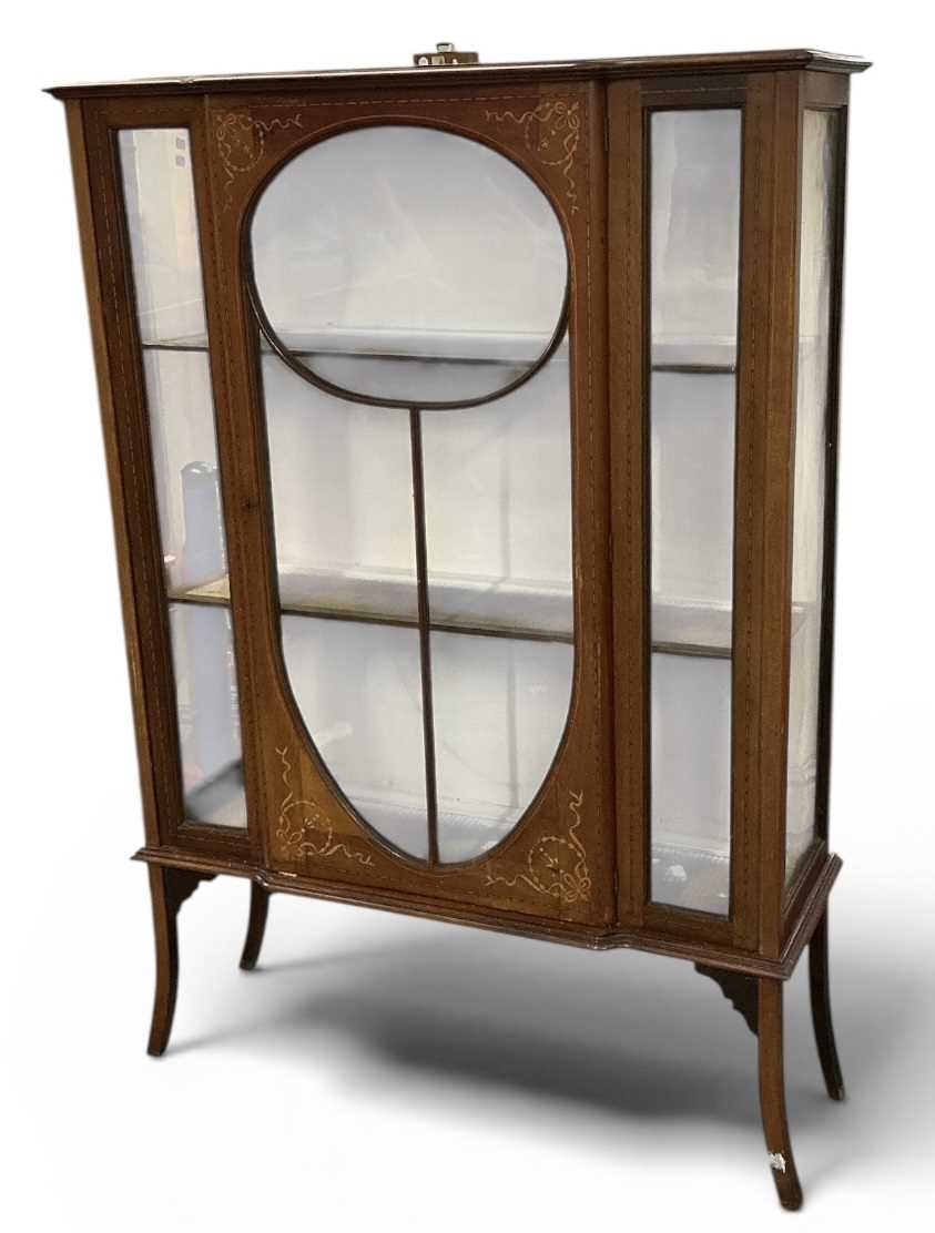Lot 39 - An Edwardian mahogany crossbanded and inlaid...