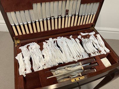 Lot 4 - A canteen of silver plated flatware, in Kings...