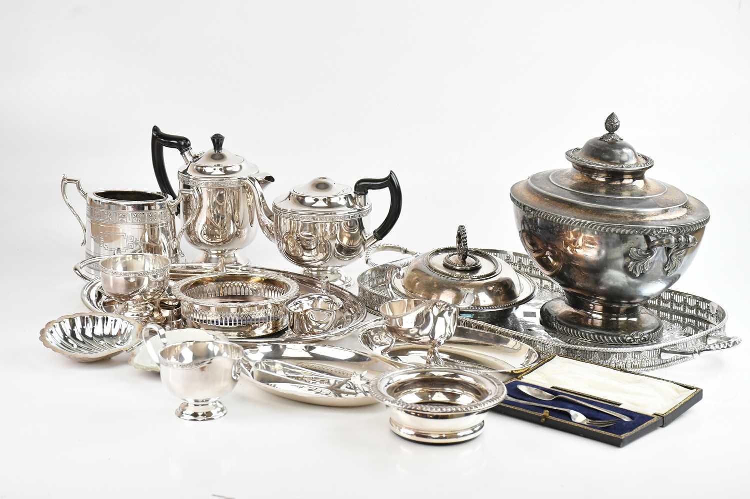 Lot 11 - A collection of silver plated items, to...