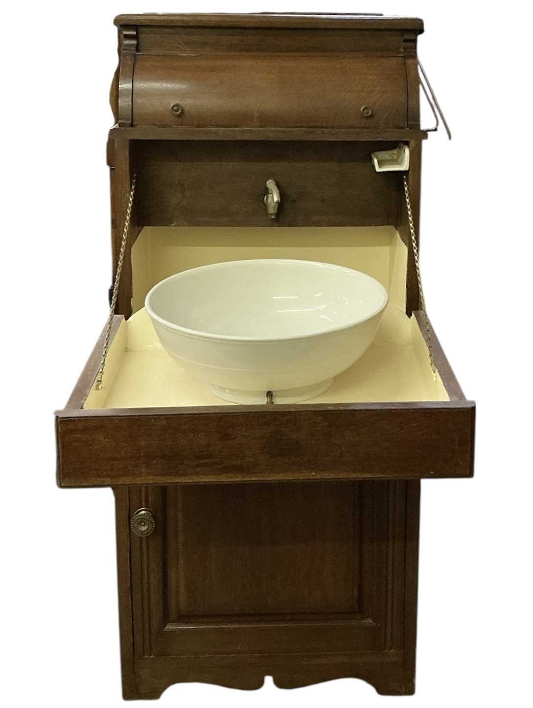 Lot 25 - A late 19th/early 20th century oak cased...