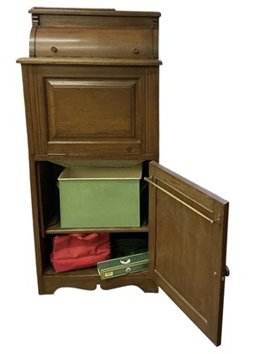 Lot 25 - A late 19th/early 20th century oak cased...