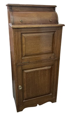 Lot 25 - A late 19th/early 20th century oak cased...