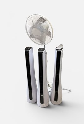 Lot 2239 - IGENIX; three tower fans, height 90cm,...