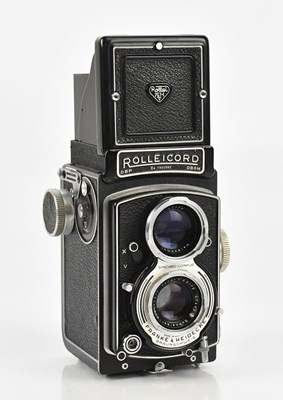 Lot 482 - ROLLEICORD; a Rolleicord Va TLR cmaera (serial...