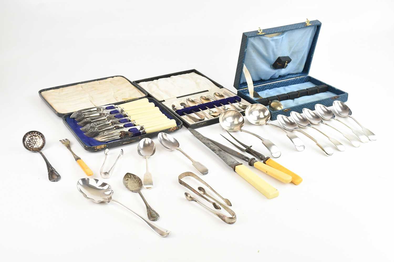 Lot 41 - A small collection of assorted silver plated...