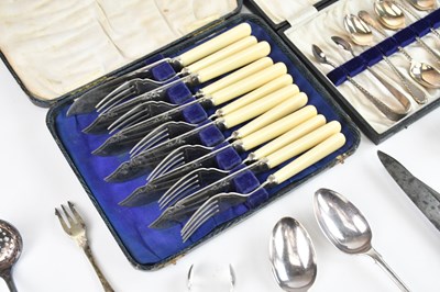 Lot 41 - A small collection of assorted silver plated...