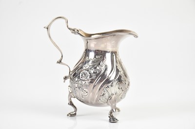 Lot 392 - A Georgian hallmarked silver cream jug, marks...