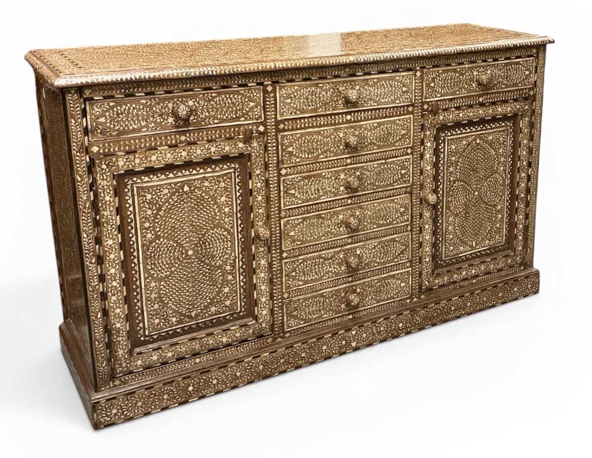 Lot 1 - A good late 19th/early 20th century Indian...