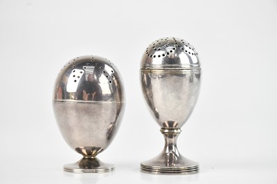 Lot 421 - A George III hallmarked silver bun top...