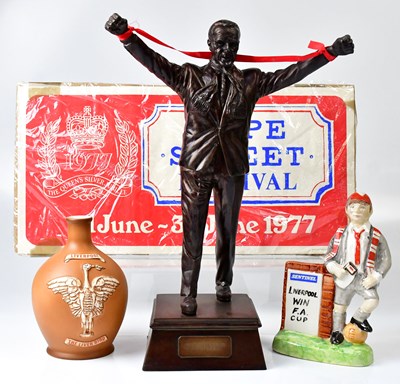 Lot 522 - Liverpool related and other collectible items,...