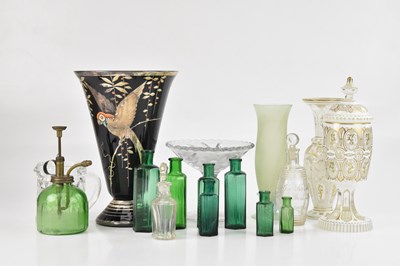 Lot 1441 - A small collection of assorted glassware...