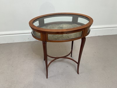 Lot 131 - An Edwardian inlaid mahogany oval bijouterie...