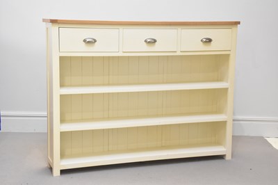 Lot 2133 - COTSWOLD COUNTRY INTERIORS, a modern open...