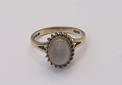 Lot 668 - A 9ct yellow gold moonstone set ring, size M,...