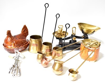 Lot 524a - A small quantity of kitchenalia to include a...