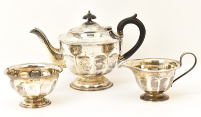 Lot 1092 - VINER'S LTD; a George V hallmarked silver...