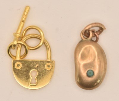 Lot 1429 - A 14ct yellow gold padlock charm pendant with...