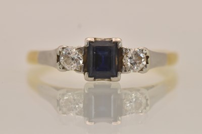 Lot 1292 - An 18ct yellow gold and platinum sapphire and...