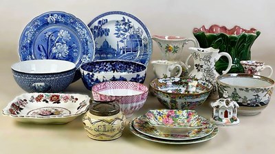 Lot 276 - A quantity of ceramics, plates, various size...