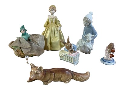 Lot 345 - A group of ceramic figures, including Royal...