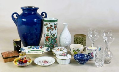 Lot 277 - A quantity of ceramics and glassware,...