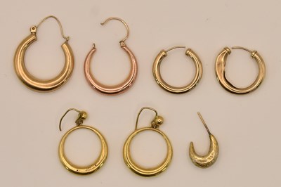 Lot 1454 - Six assorted 9ct yellow gold hoop earrings,...