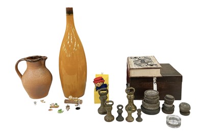 Lot 408 - A small quantity of assorted collectors' items...