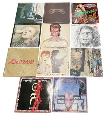 Lot 522 - A collection of approximately eleven assorted...