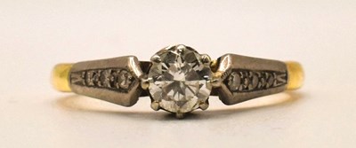 Lot 659 - An 18ct yellow gold diamond solitaire ring,...