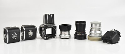Lot HASSELBLAD; a 500c medium format film camera...