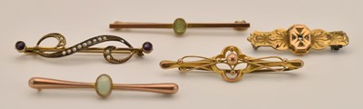 Lot 1474 - Five 9ct yellow gold bar brooches of various...