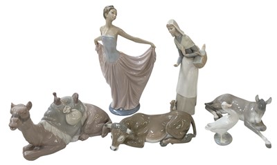 Lot 660 - LLADRÓ; six assorted porcelain figures of...