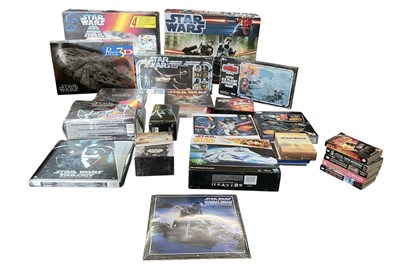 Lot 644 - STAR WARS; a large collection of assorted...