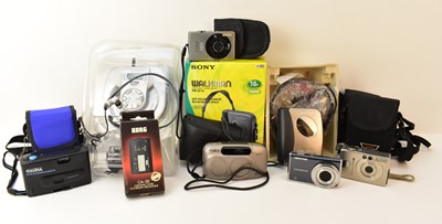 Lot 493 - Various modern digital cameras comprising a...