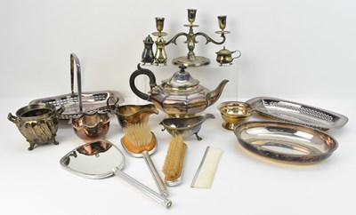 Lot 1086 - A group of various silver plated items...