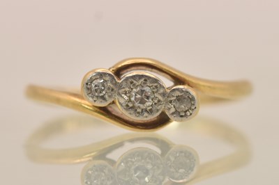 Lot 1357 - An 18ct yellow gold ring, illusion set with...