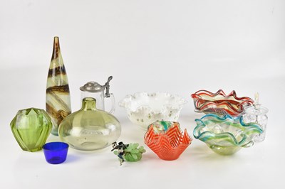 Lot 1443 - A collection of vintage and retro glass...