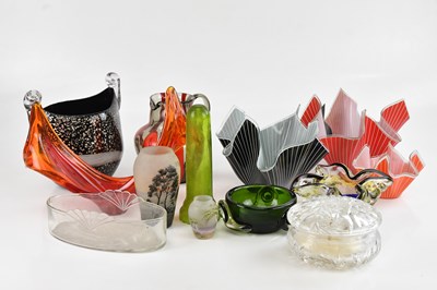 Lot 1434 - A collection of retro and mid century glass...