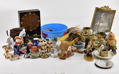 Lot 2244 - An assortment of collectors' items including a...