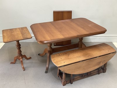 Lot 2110 - A reproduction twin pedestal dining table with...