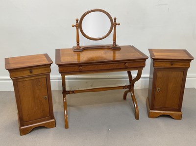 Lot 2106 - A reproduction four piece bedroom suite...