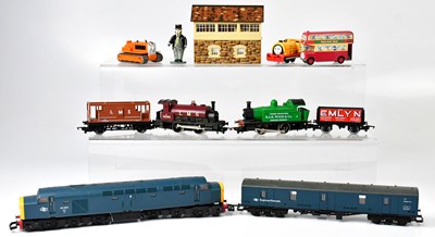 Lot 319 - A collection of OO gauge railway items,...