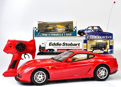 Lot 371 - A quantity of diecast and other model vehicles,...